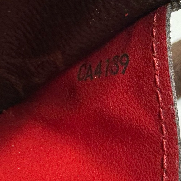 Authentic LOUIS VUITTON Monogram Sarah Wallet to Crossbody Shoulder Bag - Picture 10 of 12